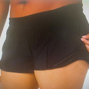 Lululemon Hotty Hot Low-Rise Lined Shorts Size 6 NEW